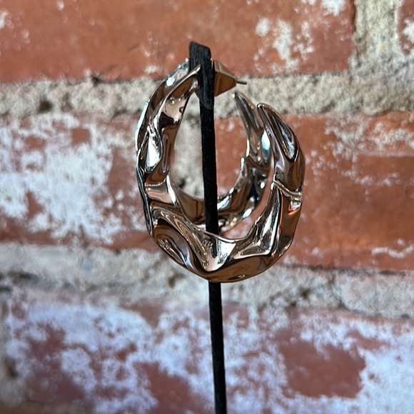 New Alexis Bittar Liquid Metal Rhodium Plated Hoop Earrings - Picture 4 of 9